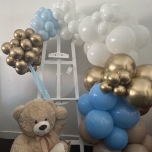Balloon easel display